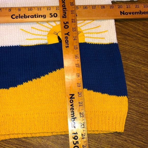 Raquel’s Size M Short Sleeve Knit Teachers Sweater - Picture 9 of 9